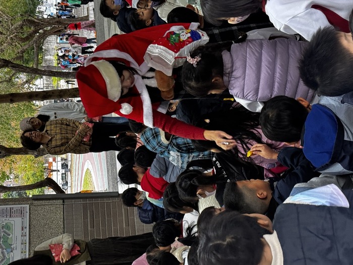 家長會聖誕節發糖果